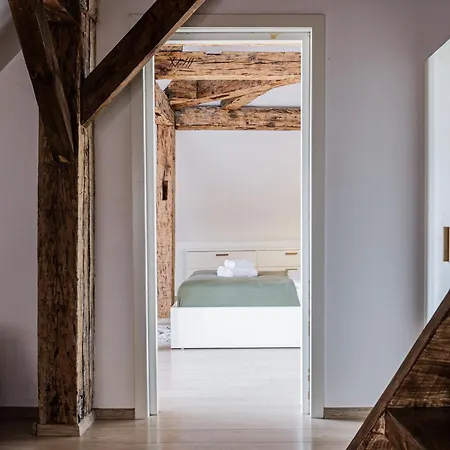 Apartment Charming Loft With Historic Beams, Sleeps 6 *