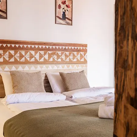 Charming Loft With Historic Beams, Sleeps 6 Appartement *
