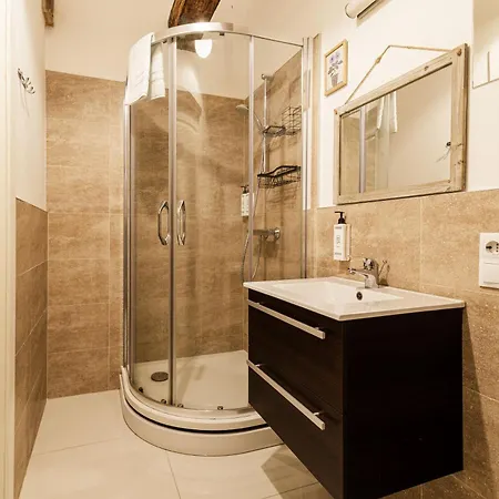 Appartement Charming Loft With Historic Beams, Sleeps 6 Riga