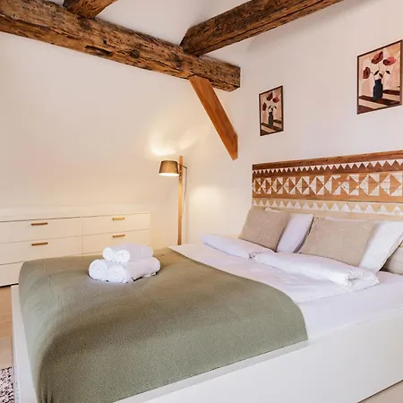 Appartement Charming Loft With Historic Beams, Sleeps 6