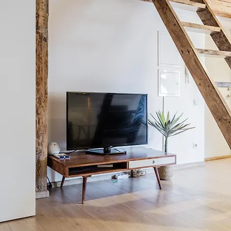 Charming Loft With Historic Beams, Sleeps 6 Appartement Riga