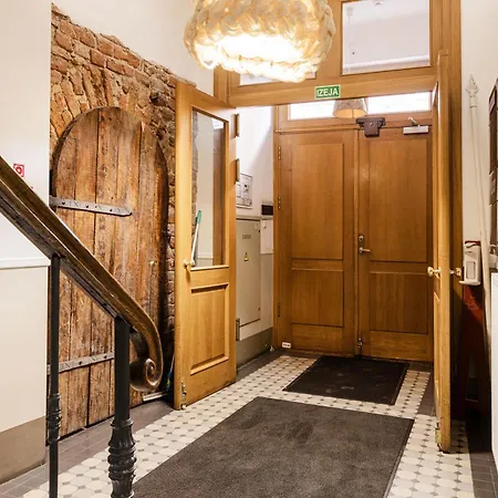 Charming Loft With Historic Beams, Sleeps 6 Apartment