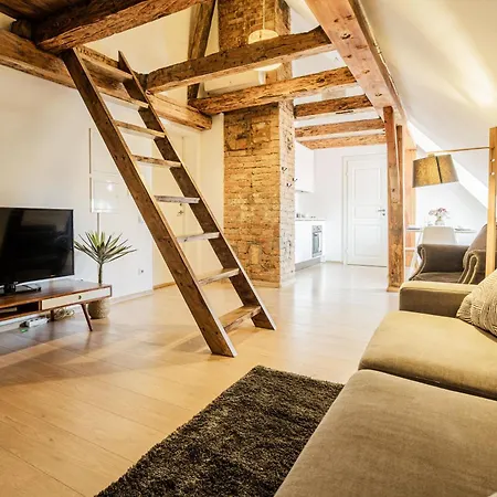 Charming Loft With Historic Beams, Sleeps 6 Appartement Riga